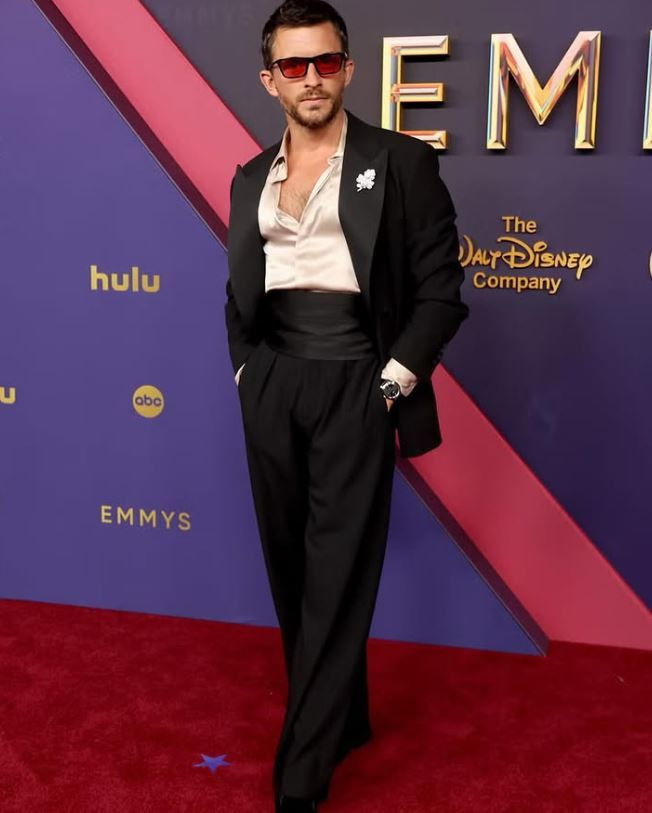 2025 yılının yaşayan en seksi erkeği Jonathan Bailey seçildi! Bridgerton ve Wicked’in yıldızı eşcinsel olduğunu açıklamıştı - Resim: 18