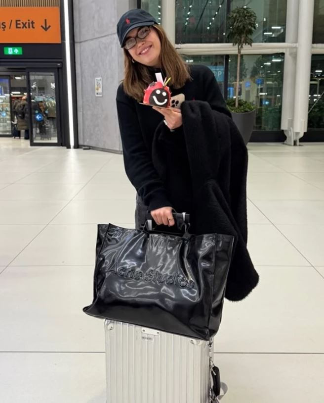 A.B.İ'de yaş farkı tartışma yaratmıştı! Afra Saraçoğlu Kenan İmirzalıoğlu’nu öve öve bitiremedi - Resim : 3