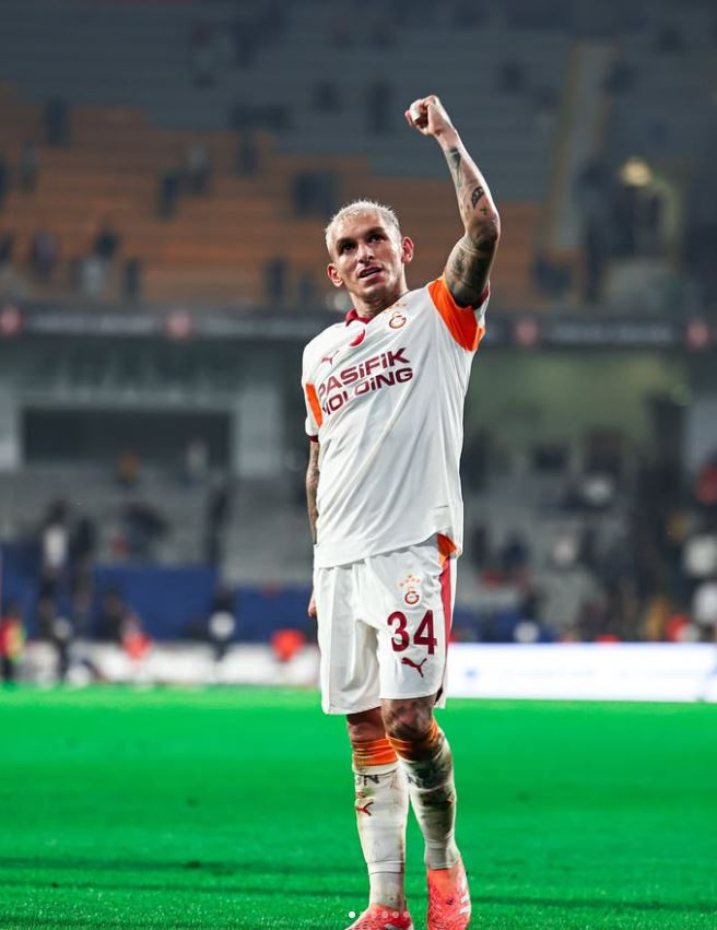 Devrim Özkan’dan Lucas Torreira’ya buz gibi ret: Aşk ilanı yaptı, takip havada kaldı - Resim : 11