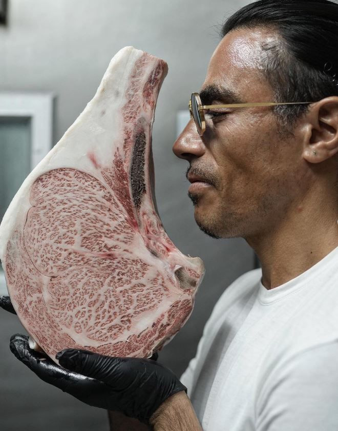 Nusr-Et imparatorluğu sallanıyor mu? Yoksul kasap çırağının hikayesi: Yüksek hesaplar ve kapanan şubeler - Resim: 23