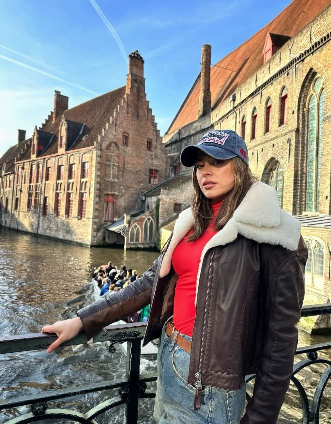 Survivor Ayşe Yüksel’in başörtülü ve dekolteli pozları tepki topladı! Ne dediler, ne yanıt verdi? - Resim: 16