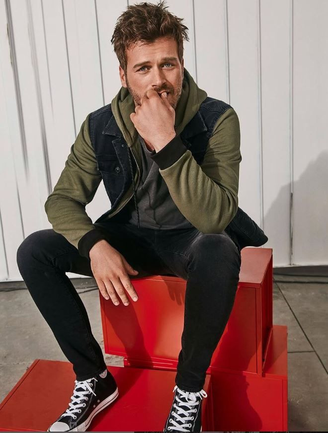 Bu maviş gözlü sarışın minik çocuk kim? Görenler tanımadı: Türkiye’nin en iyi erkek oyuncularından biri - Resim: 37