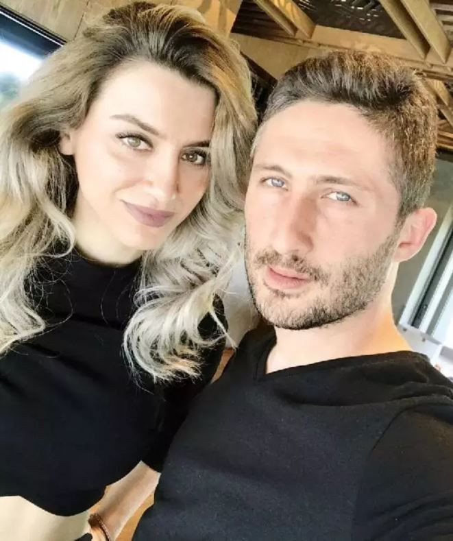 ‘Sabri Reyiz’in eşi Yağmur Sarıoğlu ilk kez konuştu: 15 yıllık evlilik bitiyor mu? Futbol dünyasını sarsan iddia! - Resim: 1