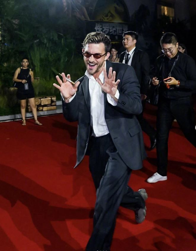 2025 yılının yaşayan en seksi erkeği Jonathan Bailey seçildi! Bridgerton ve Wicked’in yıldızı eşcinsel olduğunu açıklamıştı - Resim: 11