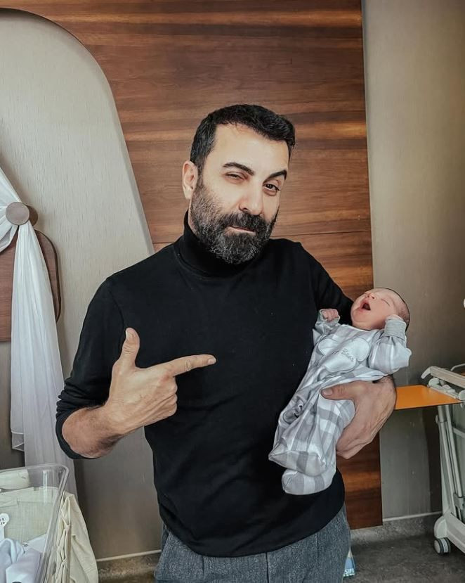 Ünlü oyuncu Emre Karayel’in ikinci paşası geldi: İşte bebeğin adı! - Resim: 12