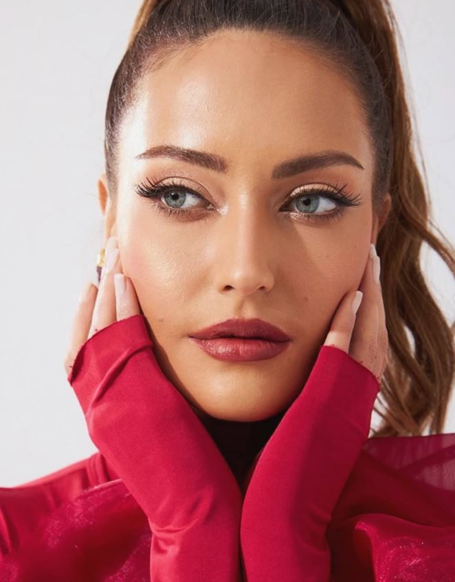 Best Model Şampiyonu Tuğba Melis Türk Umre'de duygusal anını paylaştı: Babaannesinin başörtüsünü takınca! - Resim : 7