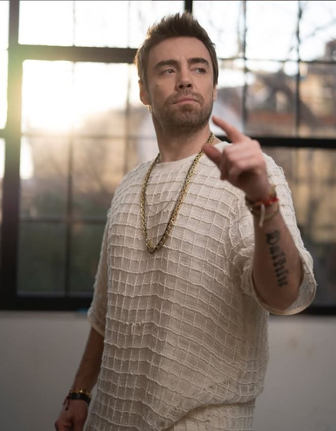 Ünlü şarkıcı Murat Dalkılıç'ın son hali hayranlarını endişelendirdi! 12. kez bıçak altına mı yattı? - Resim: 36