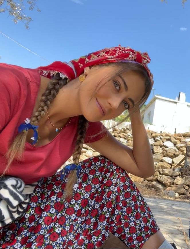 Best Model Şampiyonu Tuğba Melis Türk Umre'de duygusal anını paylaştı: Babaannesinin başörtüsünü takınca! - Resim : 14