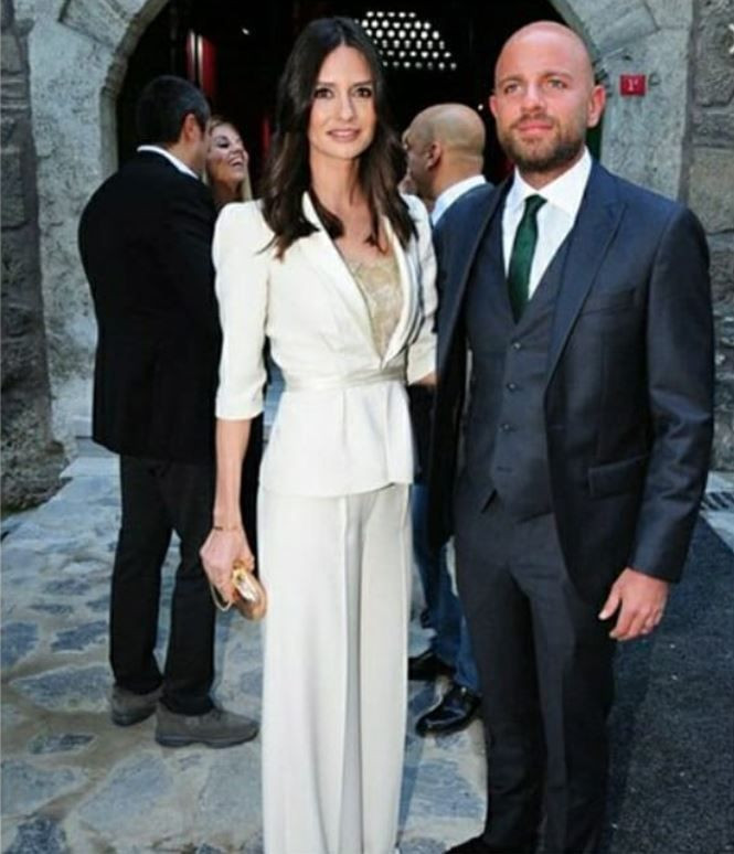 Yasemin Ergene’den ayrılan İzzet Özilhan eğlencede yakalandı: Bekar hayatına hızlı giriş yaptı - Resim: 36