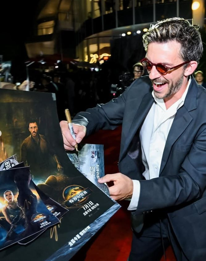 2025 yılının yaşayan en seksi erkeği Jonathan Bailey seçildi! Bridgerton ve Wicked’in yıldızı eşcinsel olduğunu açıklamıştı - Resim: 12