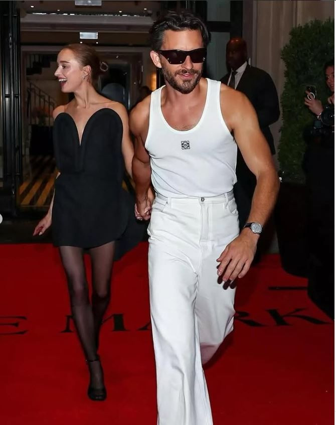 2025 yılının yaşayan en seksi erkeği Jonathan Bailey seçildi! Bridgerton ve Wicked’in yıldızı eşcinsel olduğunu açıklamıştı - Resim: 24