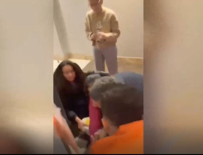 Komşu terörü kamerada: Ünlü şarkıcı Derya Uluğ ve müzisyen nişanlısı Asil Gök kabusu yaşamıştı! - Resim : 4