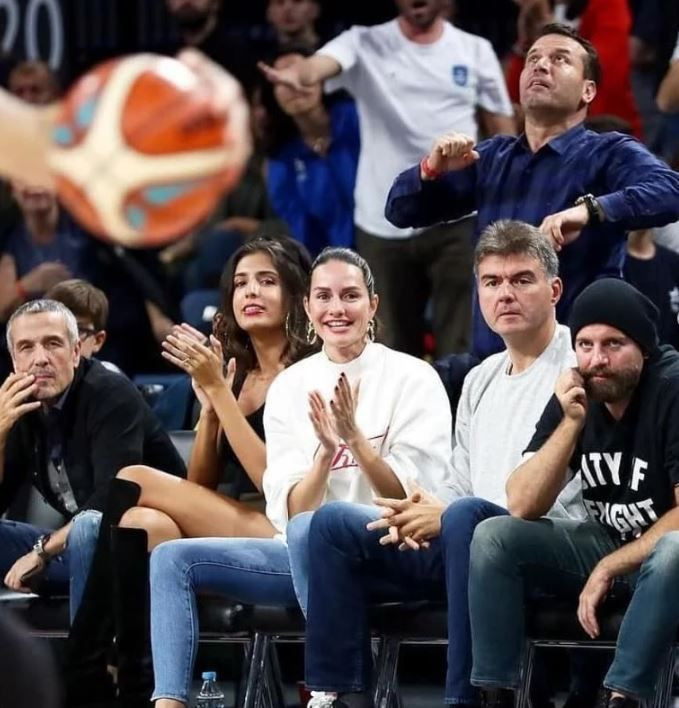 Yasemin Ergene’den ayrılan İzzet Özilhan eğlencede yakalandı: Bekar hayatına hızlı giriş yaptı - Resim: 21