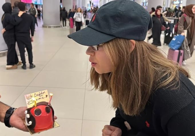 A.B.İ'de yaş farkı tartışma yaratmıştı! Afra Saraçoğlu Kenan İmirzalıoğlu’nu öve öve bitiremedi - Resim : 2