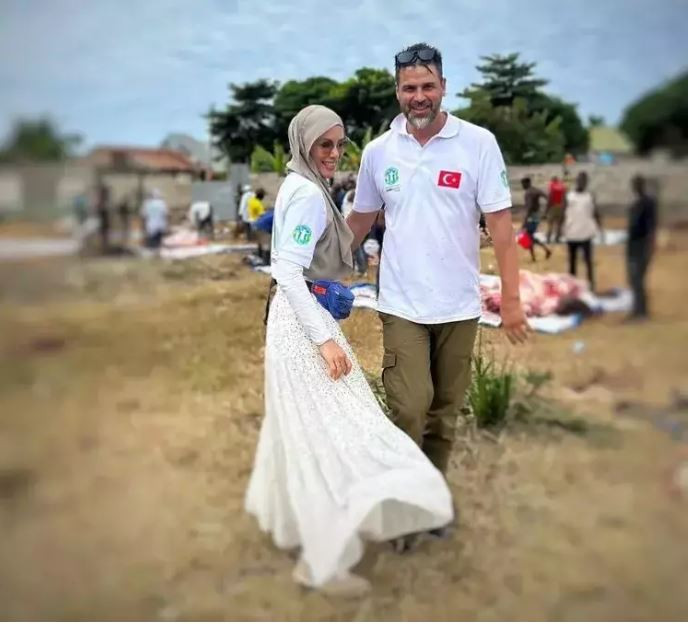 Umuda Koşanlar Derneği'nin Kurucusu Gamze Özçelik ve eşi Reşhad Strik'ten romantik paylaşım: "Benim cennetim..." - Resim : 2