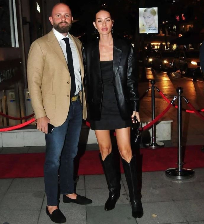 Yasemin Ergene’den ayrılan İzzet Özilhan eğlencede yakalandı: Bekar hayatına hızlı giriş yaptı - Resim: 7