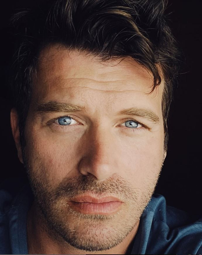 Bu maviş gözlü sarışın minik çocuk kim? Görenler tanımadı: Türkiye’nin en iyi erkek oyuncularından biri - Resim: 45