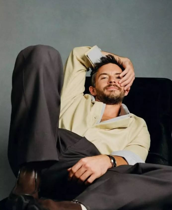 2025 yılının yaşayan en seksi erkeği Jonathan Bailey seçildi! Bridgerton ve Wicked’in yıldızı eşcinsel olduğunu açıklamıştı - Resim: 5