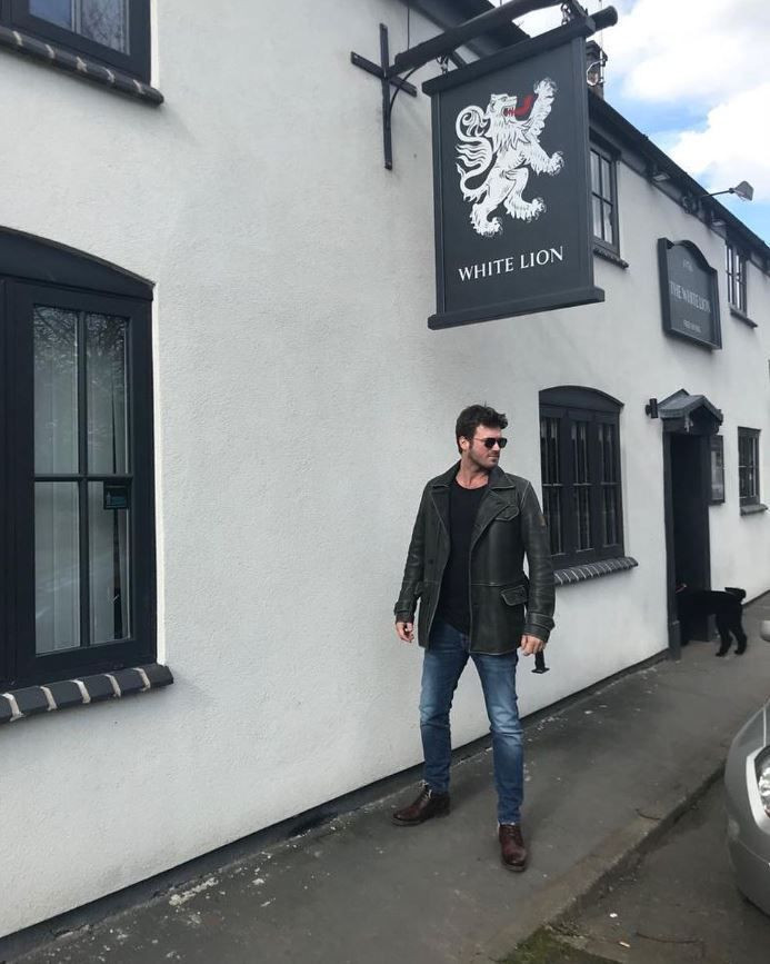 Bu maviş gözlü sarışın minik çocuk kim? Görenler tanımadı: Türkiye’nin en iyi erkek oyuncularından biri - Resim: 33