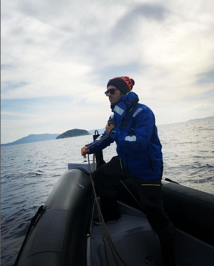 Bu maviş gözlü sarışın minik çocuk kim? Görenler tanımadı: Türkiye’nin en iyi erkek oyuncularından biri - Resim: 49