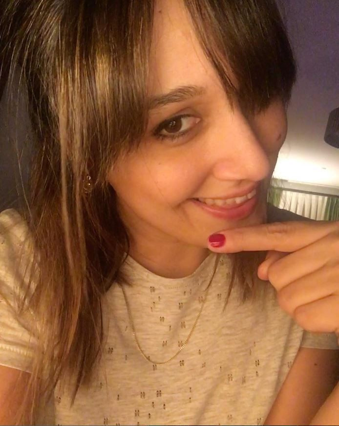 Çocukluk fotoğrafındaki o minik kız şaşırttı! Şu an tüm Türkiye'nin tanıdığı bir isim - Resim: 22