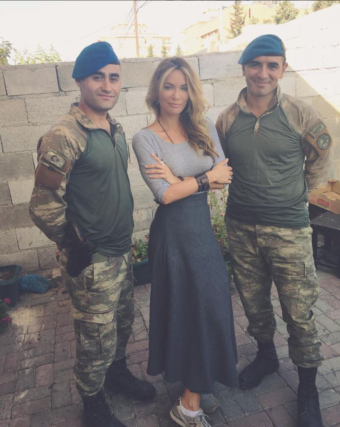 Umuda Koşanlar Derneği'nin Kurucusu Gamze Özçelik ve eşi Reşhad Strik'ten romantik paylaşım: "Benim cennetim..." - Resim : 8