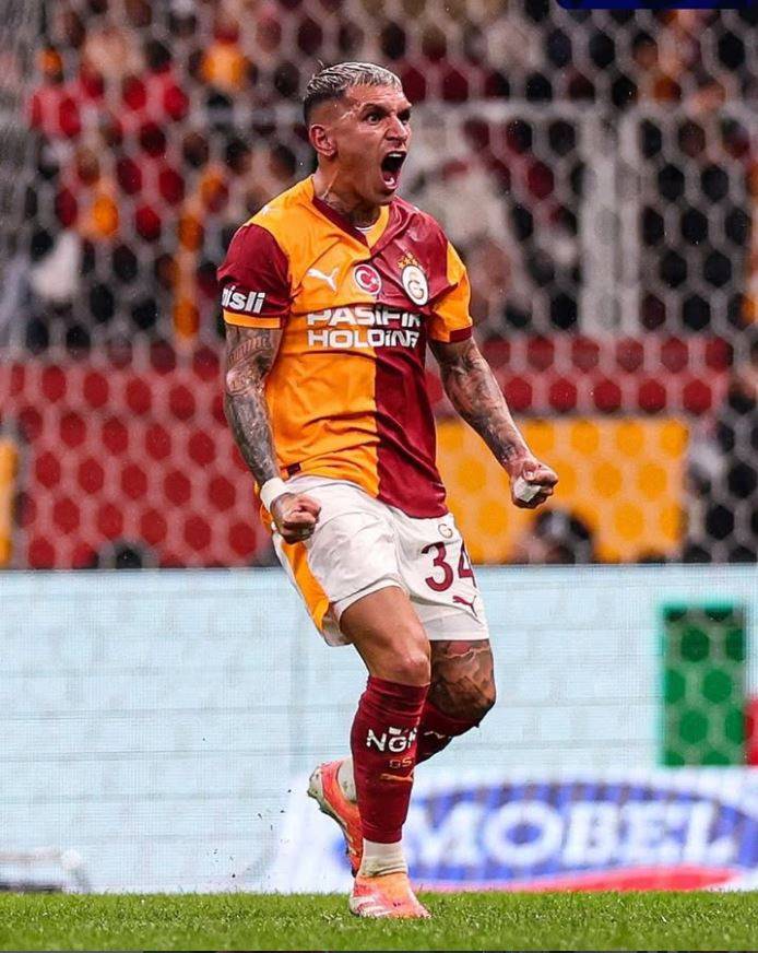 Devrim Özkan’dan Lucas Torreira’ya buz gibi ret: Aşk ilanı yaptı, takip havada kaldı - Resim : 9