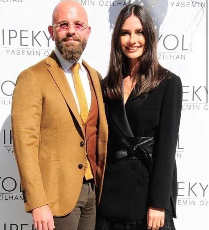 Yasemin Ergene’den ayrılan İzzet Özilhan eğlencede yakalandı: Bekar hayatına hızlı giriş yaptı - Resim: 13