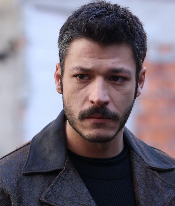 Büyümüş de oyuncu olmuş! Fotoğraftaki çocuğun İnci Taneleri’nin Cihan’ı Kubilay Aka olduğuna inanamayacaksınız - Resim: 22