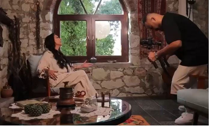 Meğer ölmeden 12 gün önce çekmiş! Güllü'nün klibinin kamera arkası görüntüleri ortaya çıktı - Resim : 2