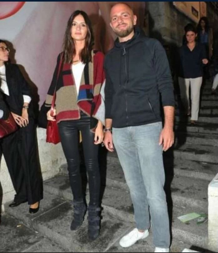 Yasemin Ergene’den ayrılan İzzet Özilhan eğlencede yakalandı: Bekar hayatına hızlı giriş yaptı - Resim: 12