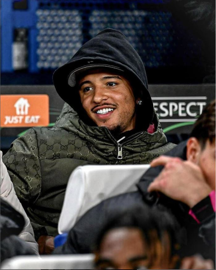 Dünya yıldızı futbolcu Jadon Sancho ve rapçi sevgilisi Saweetie’ ile Sirkeci paparazzilere yakalandı: Köşe bucak saklandılar! - Resim : 12