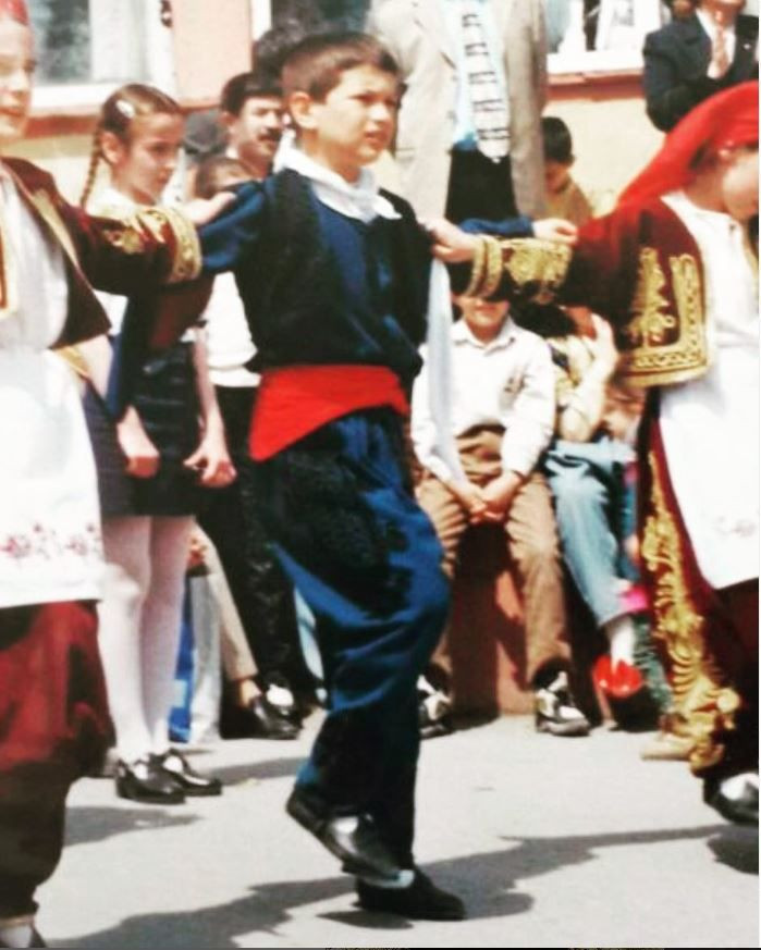 Sevimli köpekle oynayan bu çocuk Türkiye’nin en ünlü oyuncusu! Eşref Rüya’nın ağır abisi kim? - Resim: 7