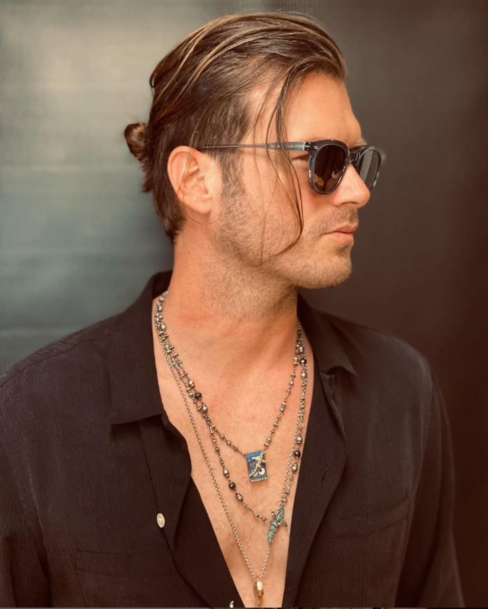 Bu maviş gözlü sarışın minik çocuk kim? Görenler tanımadı: Türkiye’nin en iyi erkek oyuncularından biri - Resim: 44