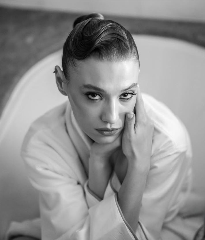 Serenay Sarıkaya'nın kopyası Sümeyye Aydoğan, sevgilisi Atakan Hoşgören ile yakalandı! Gala sürprizi - Resim : 15