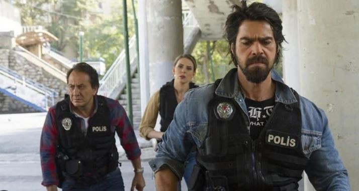 Arka Sokaklar'ın Murat Komiseri yıllar sonra ekranlara dönüyor! Fenomen diziyle el sıkıştı - Resim : 1
