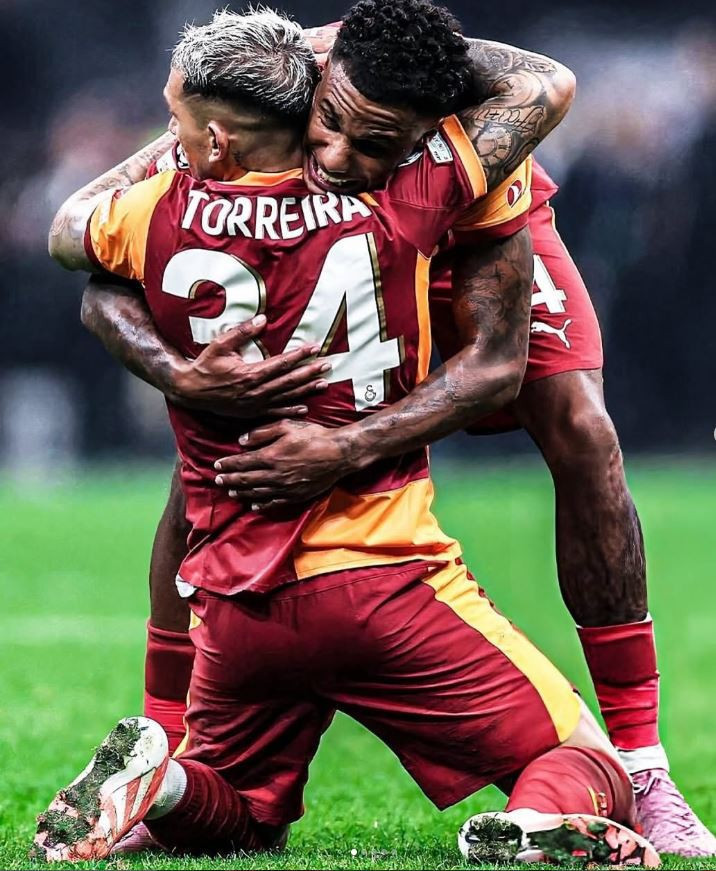 Devrim Özkan’dan Lucas Torreira’ya buz gibi ret: Aşk ilanı yaptı, takip havada kaldı - Resim : 8