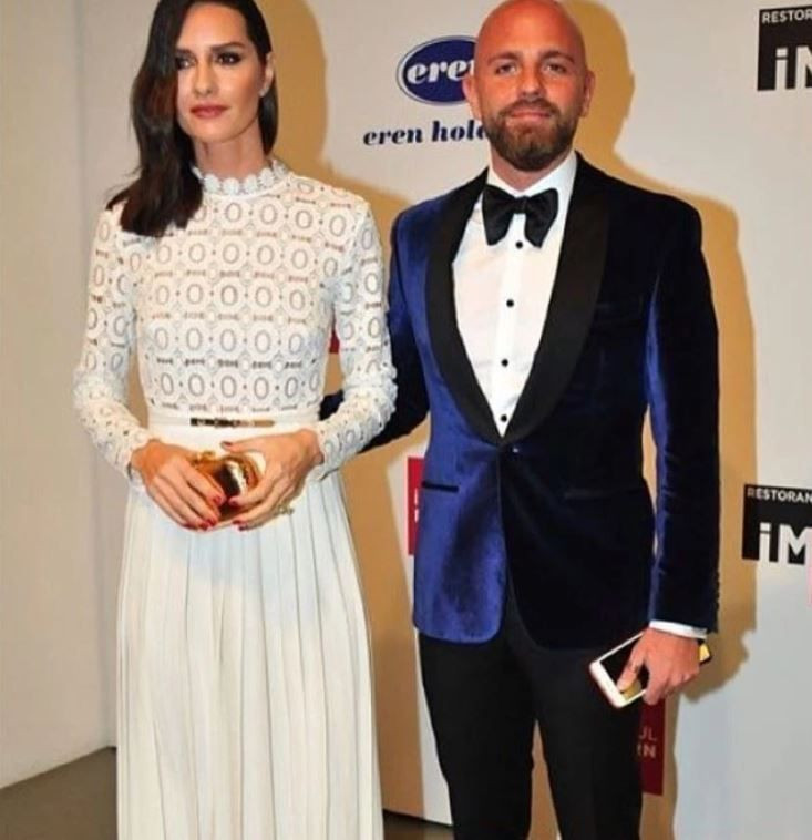 Yasemin Ergene’den ayrılan İzzet Özilhan eğlencede yakalandı: Bekar hayatına hızlı giriş yaptı - Resim: 25