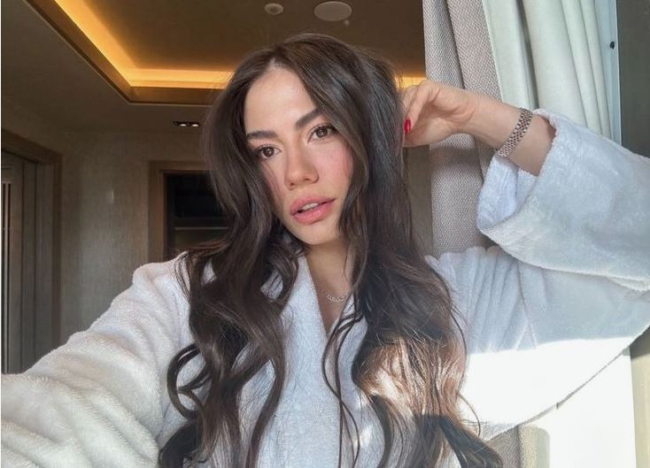 Eşref Rüya'nın Nisan'ı Demet Özdemir Beşiktaşlı Emirhan Topçu ile aşk mı yaşıyor? Yaş farkı dikkat çekti! - Resim : 5