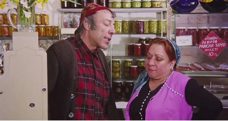 ‘Neşeli Günler’ filmi gerçek oldu! Boşanan çift aynı sokakta rakip oldu: “Keşke Sadece limon mu sirke mi kavgası olsa…” - Resim: 21