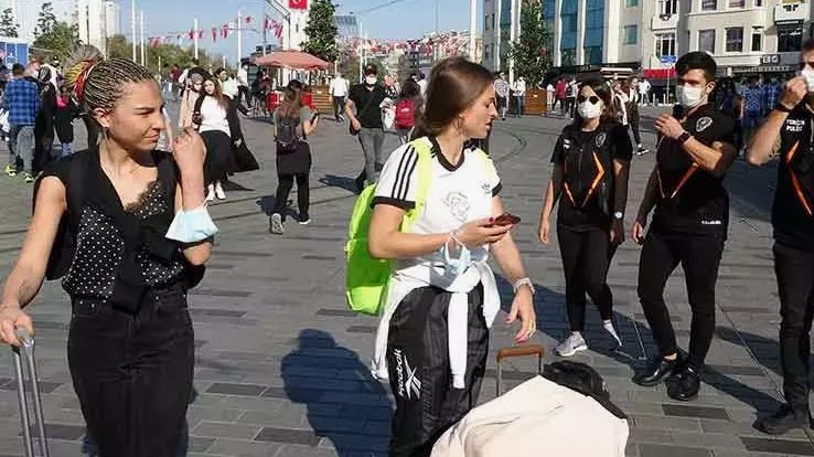 Grip vakalarının yarısı Covid-19. Maskeli günlere geri mi döneceğiz? Ücretsiz aşıdan yaptırın uyarısı - Resim : 4