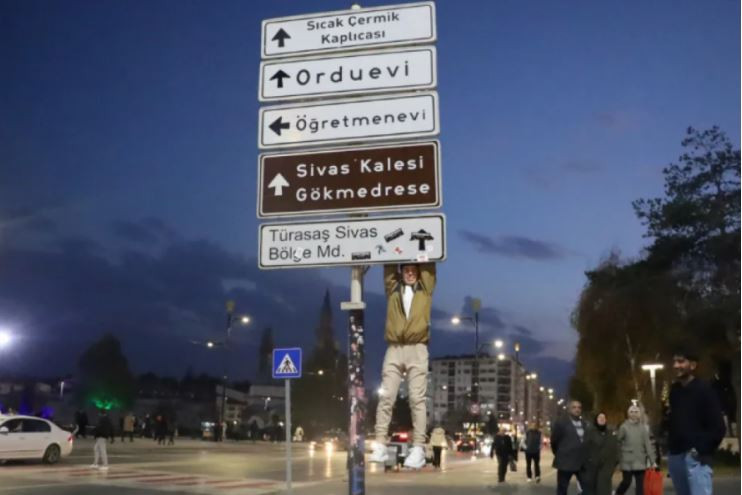 Kızılay’daki tabela akımı Sivas'a da sıçradı... Eleştiren de oldu destek veren de - Resim : 2