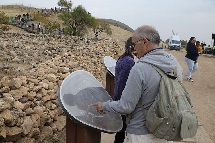 Tarihin sıfır noktası doldu taştı: Günlük 5 bin kişi 12 bin yıllık Göbeklitepe'yi geziyor! - Resim: 25