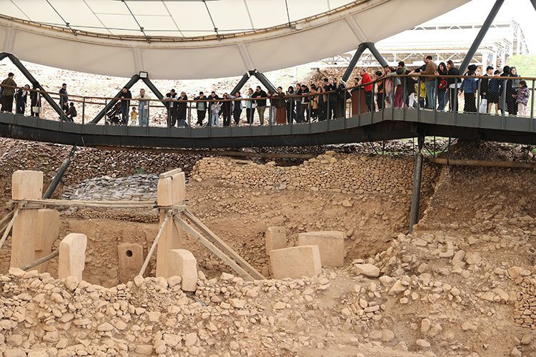 Tarihin sıfır noktası doldu taştı: Günlük 5 bin kişi 12 bin yıllık Göbeklitepe'yi geziyor! - Resim: 13