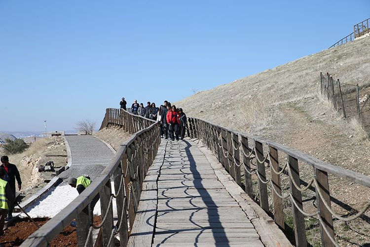 Tarihin sıfır noktası doldu taştı: Günlük 5 bin kişi 12 bin yıllık Göbeklitepe'yi geziyor! - Resim: 21