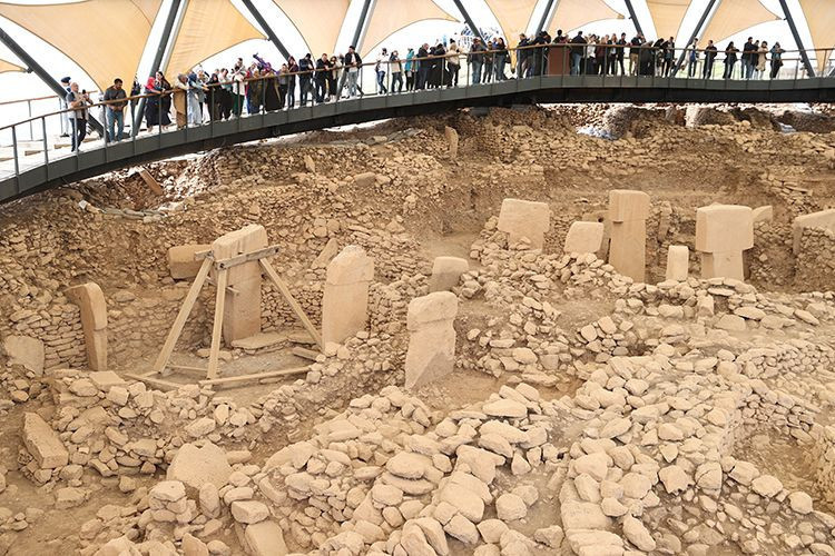 Tarihin sıfır noktası doldu taştı: Günlük 5 bin kişi 12 bin yıllık Göbeklitepe'yi geziyor! - Resim: 17