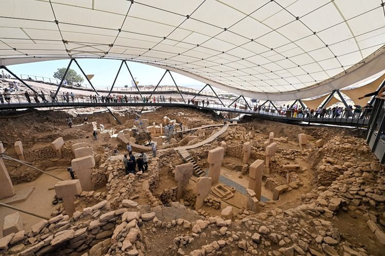 Tarihin sıfır noktası doldu taştı: Günlük 5 bin kişi 12 bin yıllık Göbeklitepe'yi geziyor! - Resim: 5