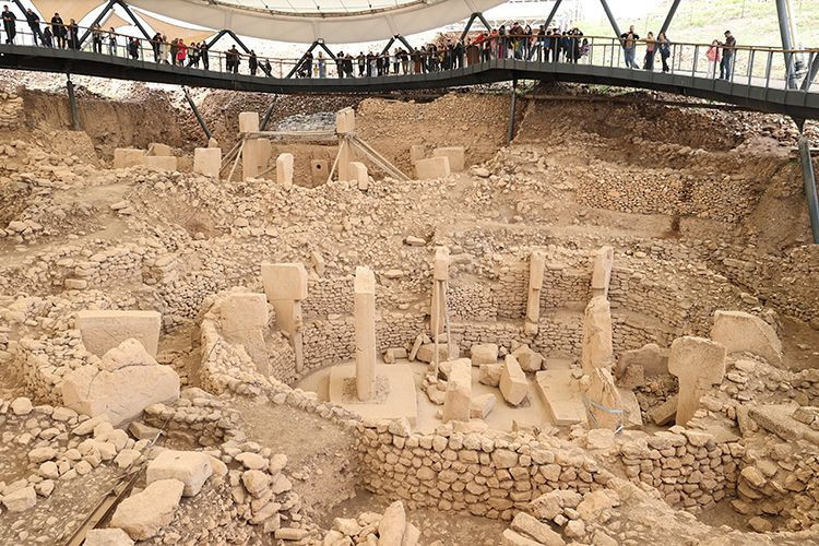 Tarihin sıfır noktası doldu taştı: Günlük 5 bin kişi 12 bin yıllık Göbeklitepe'yi geziyor! - Resim: 15