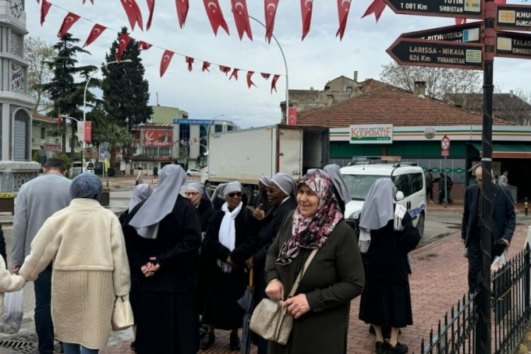 Papadan önce rahibeler geldi - Resim : 3