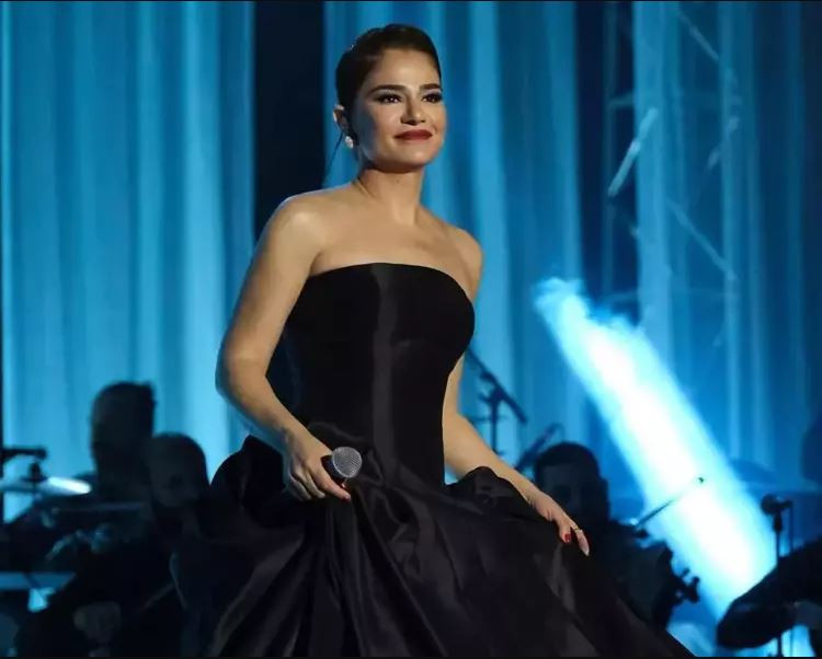 Derya Bedavacı'dan zayıflık sırrı: Kıbrıs sahnesinde göz kamaştırdı! - Resim : 3